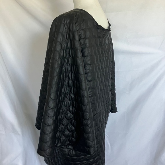 HEYDARI Black Bubble Texture Poncho Style Jacket - Picture 3 of 6